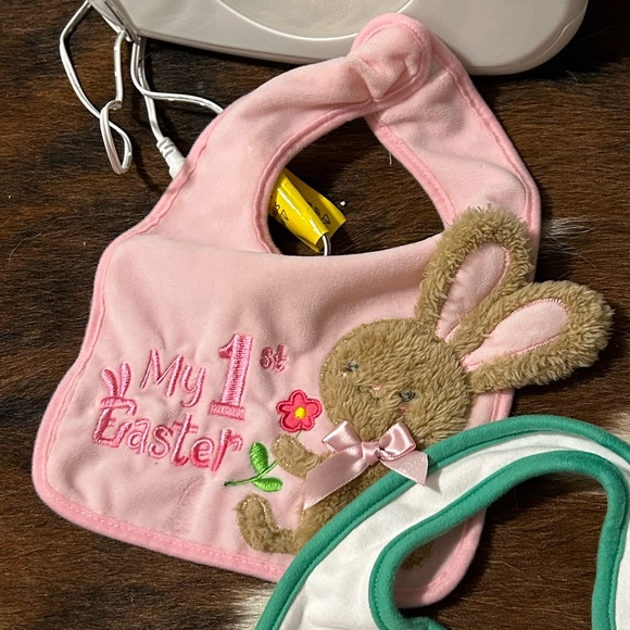 Baby bib - Picture 1 of 1